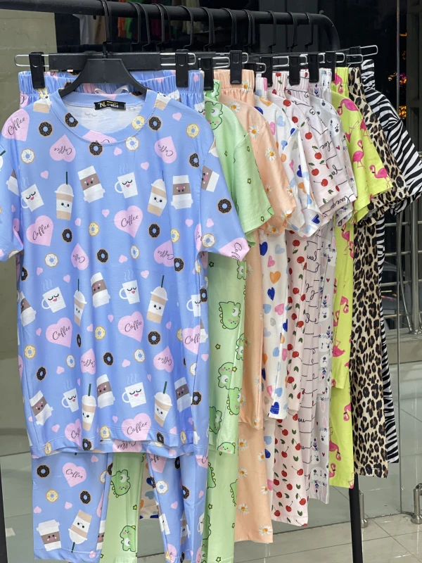 ست تیشرت شلوار تمام چاپ طرح میکس